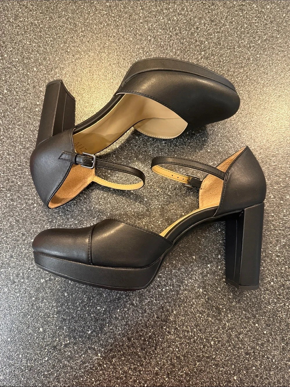 Women’s Naturalizer Black Leather Mary Jane Ankle-Strap Heels - size 9